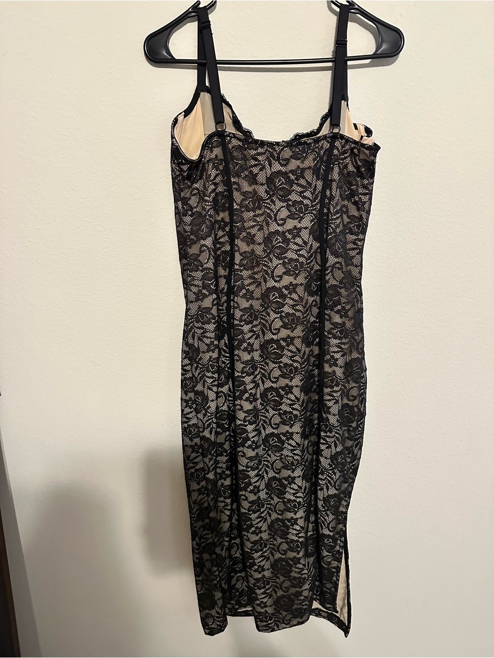Popilush All-Lace Hourglass Side Slit Midi Dress - Picture 5 of 8